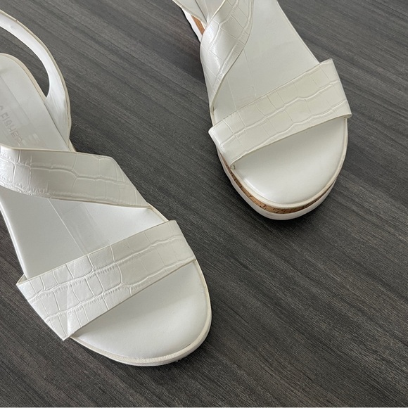 MARC FISHER Size 9M White Sandals GRANDIE FLAT wedge SANDALs Buckle Strap - Picture 3 of 8